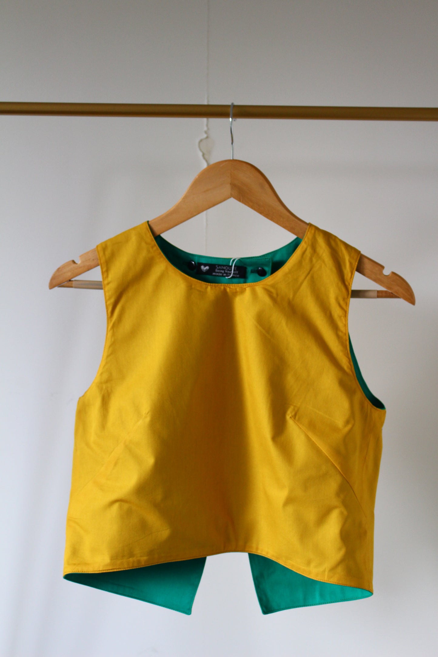 LE CROP TOP REVERSIBLE NANDI BICOLORE JAUNE/VERT