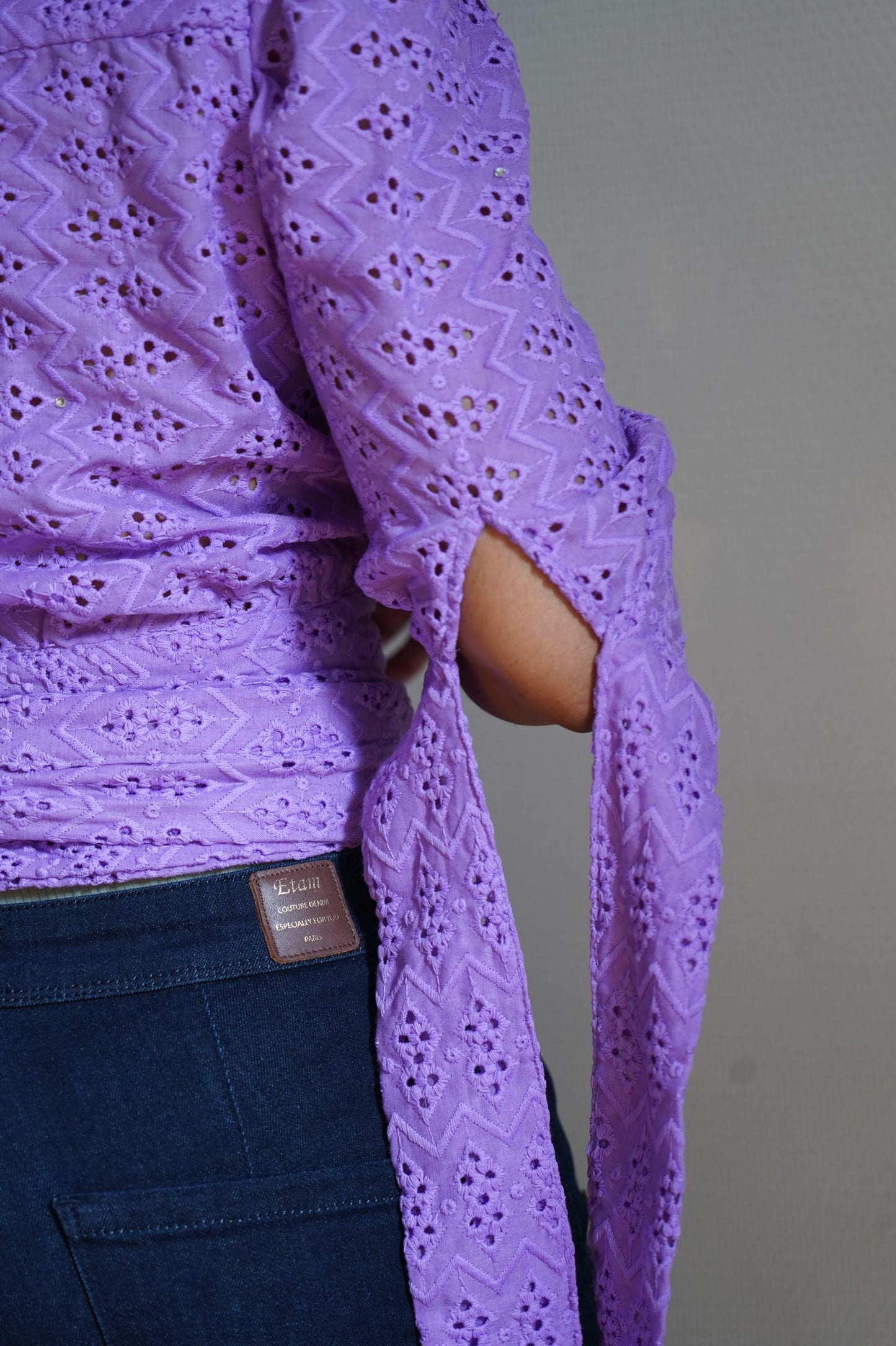 DOUSOU: CACHE-COEUR BRODERIE ANGLAISE COULEUR LILAS